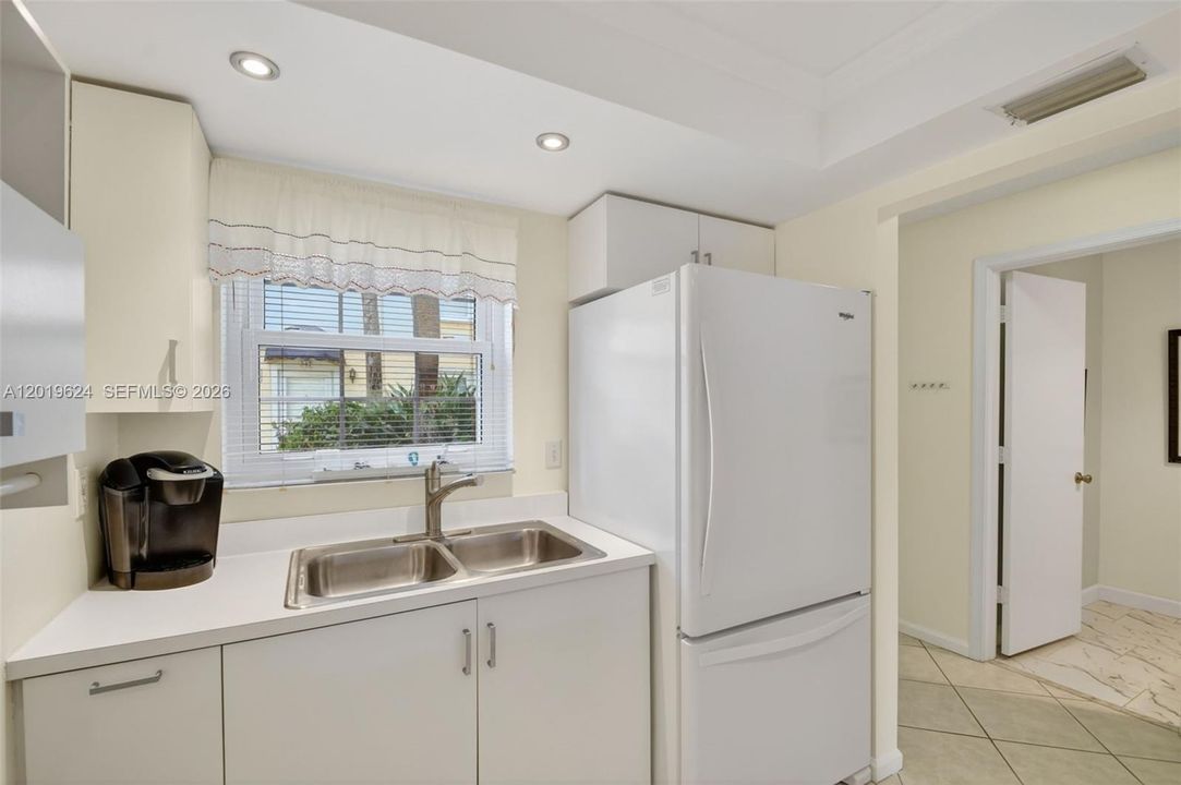 For Sale: $234,900 (2 beds, 2 baths, 1128 Square Feet)