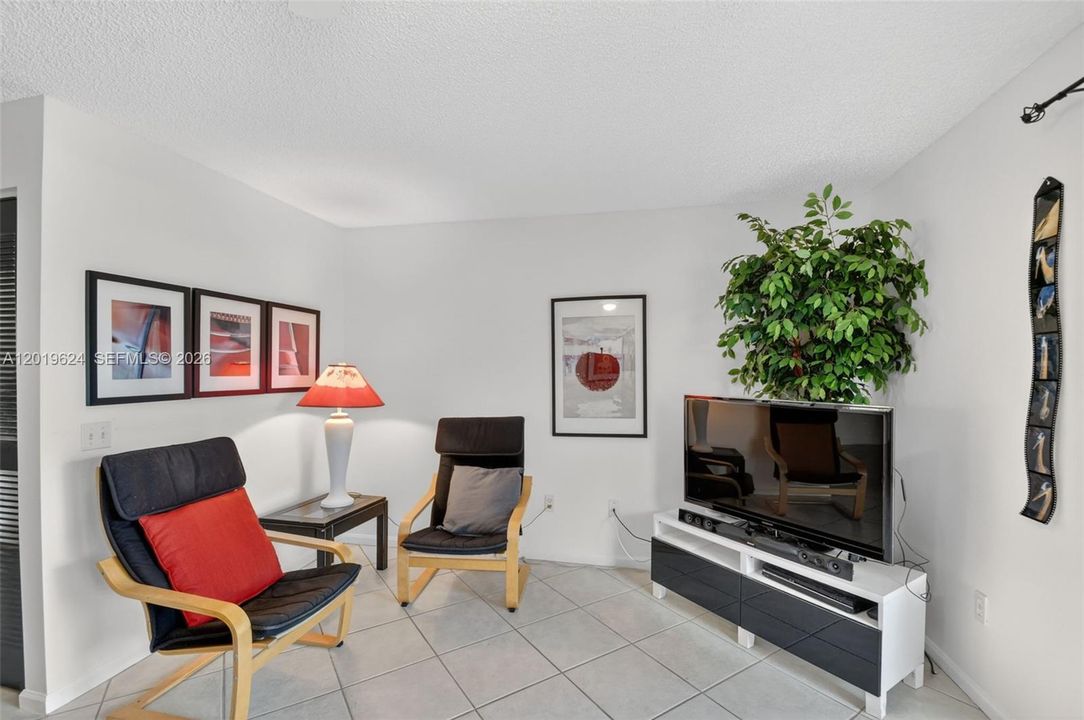 For Sale: $234,900 (2 beds, 2 baths, 1128 Square Feet)