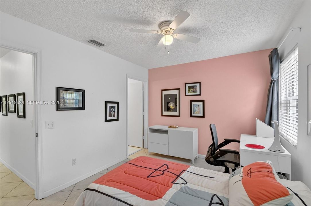 For Sale: $234,900 (2 beds, 2 baths, 1128 Square Feet)