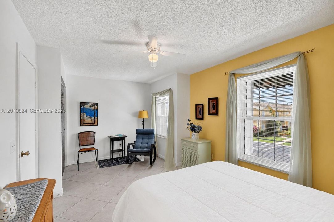 For Sale: $234,900 (2 beds, 2 baths, 1128 Square Feet)