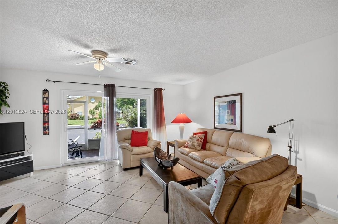 For Sale: $234,900 (2 beds, 2 baths, 1128 Square Feet)