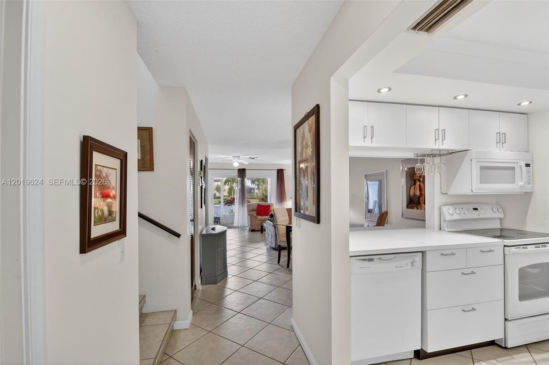 For Sale: $234,900 (2 beds, 2 baths, 1128 Square Feet)