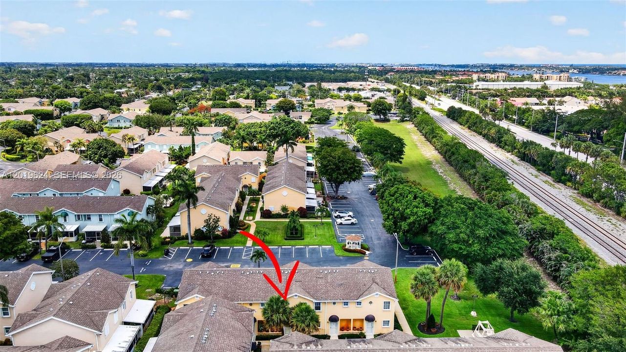 For Sale: $234,900 (2 beds, 2 baths, 1128 Square Feet)