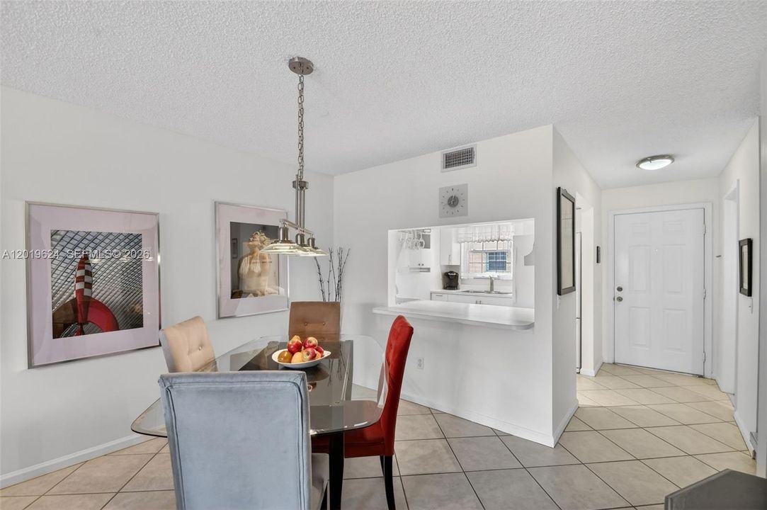 For Sale: $234,900 (2 beds, 2 baths, 1128 Square Feet)