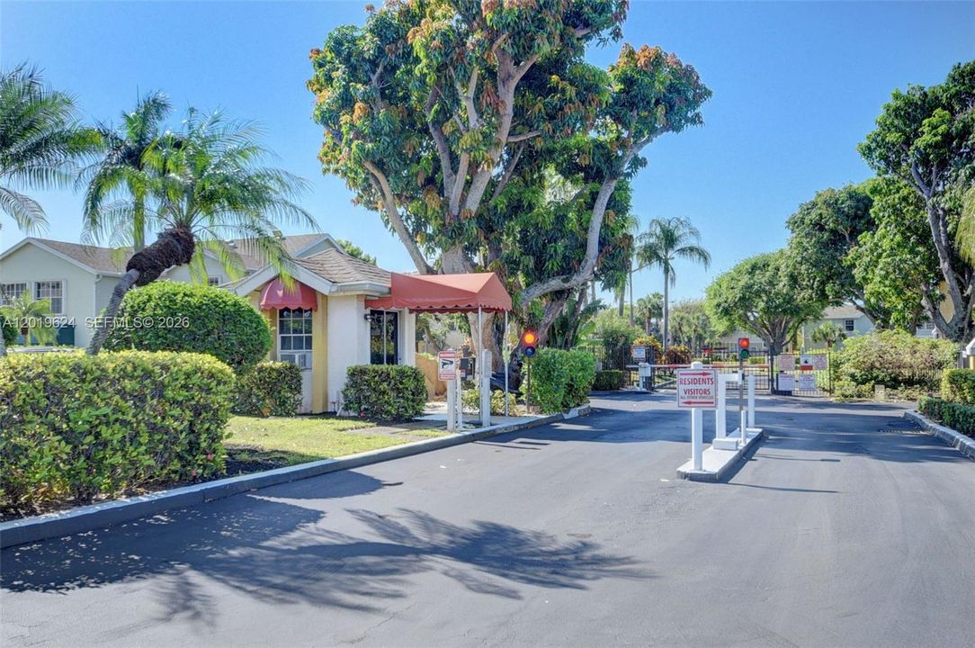 For Sale: $234,900 (2 beds, 2 baths, 1128 Square Feet)