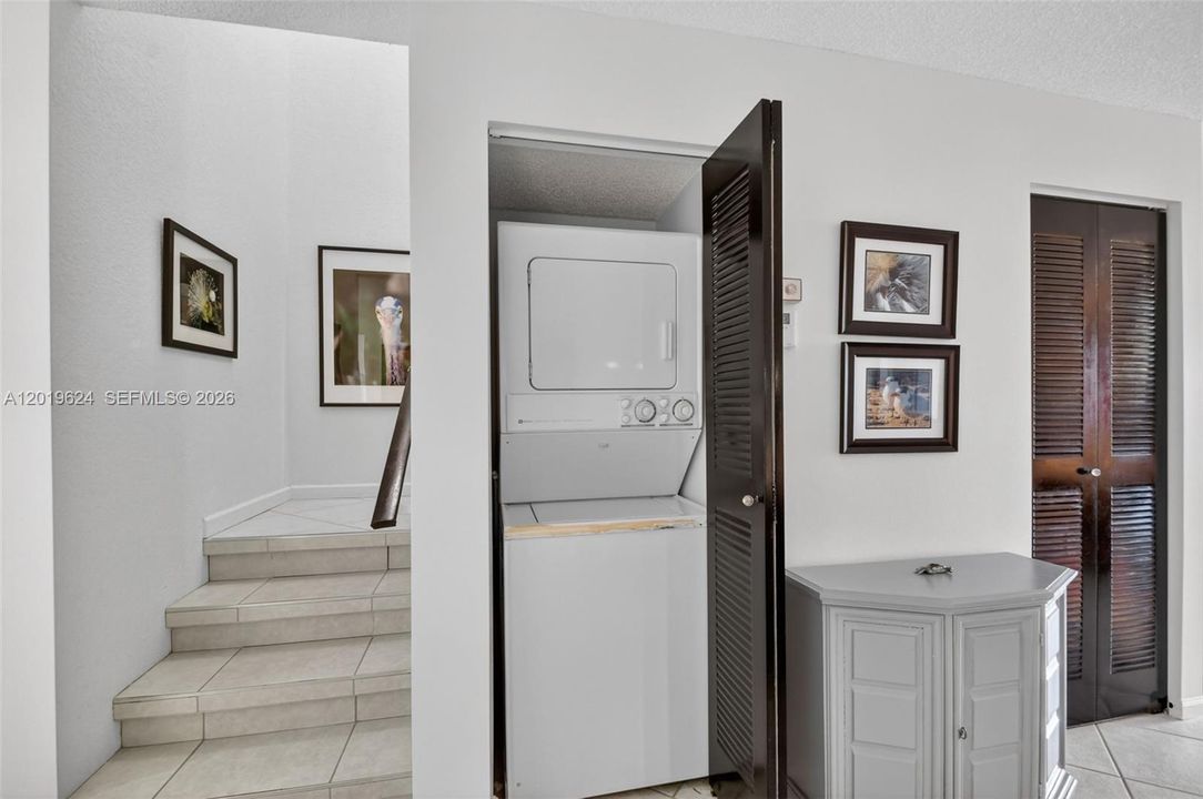 For Sale: $234,900 (2 beds, 2 baths, 1128 Square Feet)