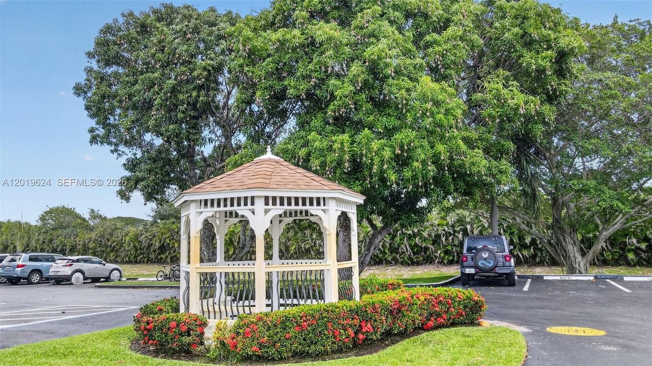 For Sale: $234,900 (2 beds, 2 baths, 1128 Square Feet)