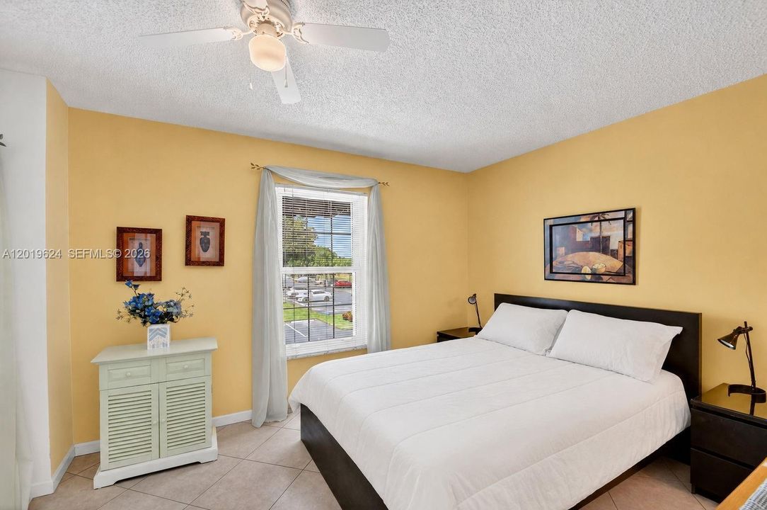 For Sale: $234,900 (2 beds, 2 baths, 1128 Square Feet)