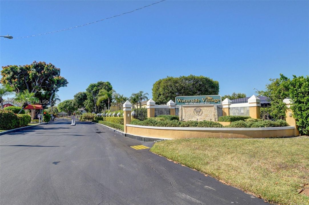 For Sale: $234,900 (2 beds, 2 baths, 1128 Square Feet)