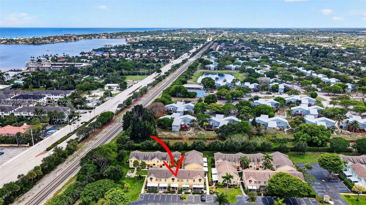 For Sale: $234,900 (2 beds, 2 baths, 1128 Square Feet)