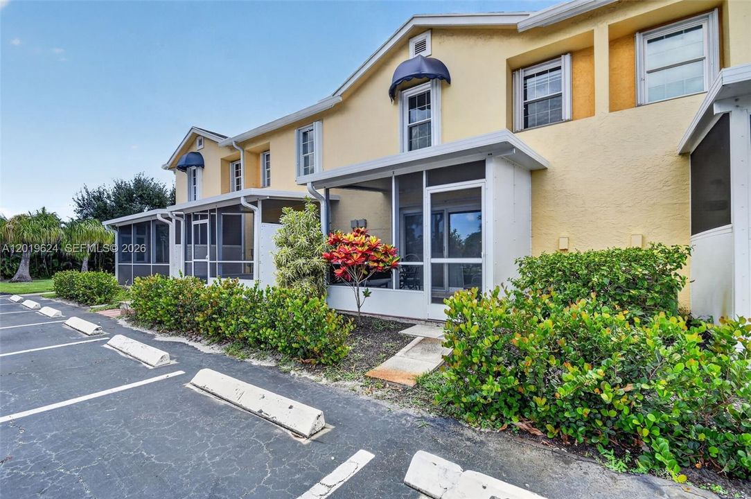 For Sale: $234,900 (2 beds, 2 baths, 1128 Square Feet)