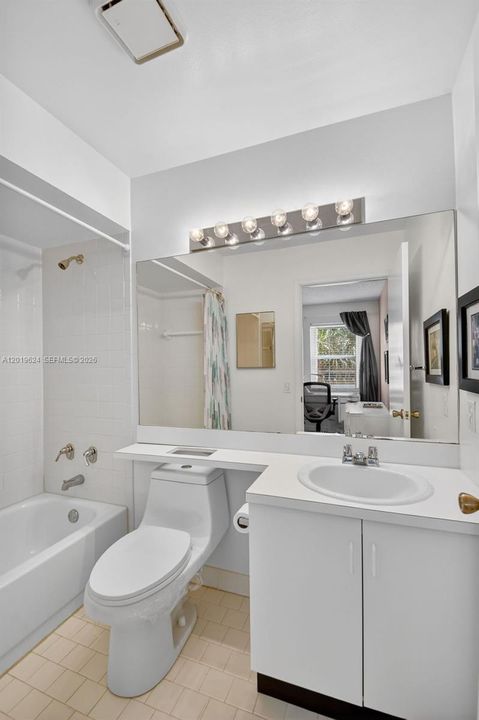 For Sale: $234,900 (2 beds, 2 baths, 1128 Square Feet)