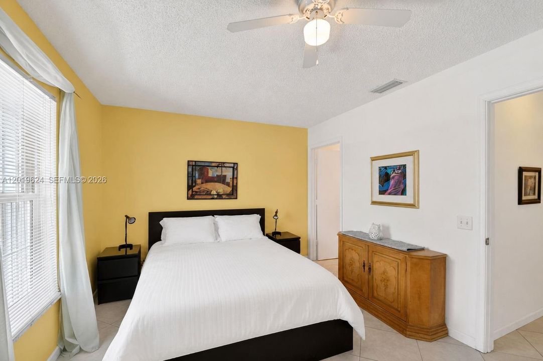 For Sale: $234,900 (2 beds, 2 baths, 1128 Square Feet)