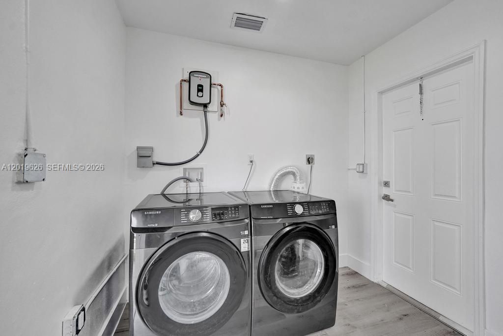 En Venta: $660,000 (3 camas, 2 baños, 1454 Pies cuadrados)