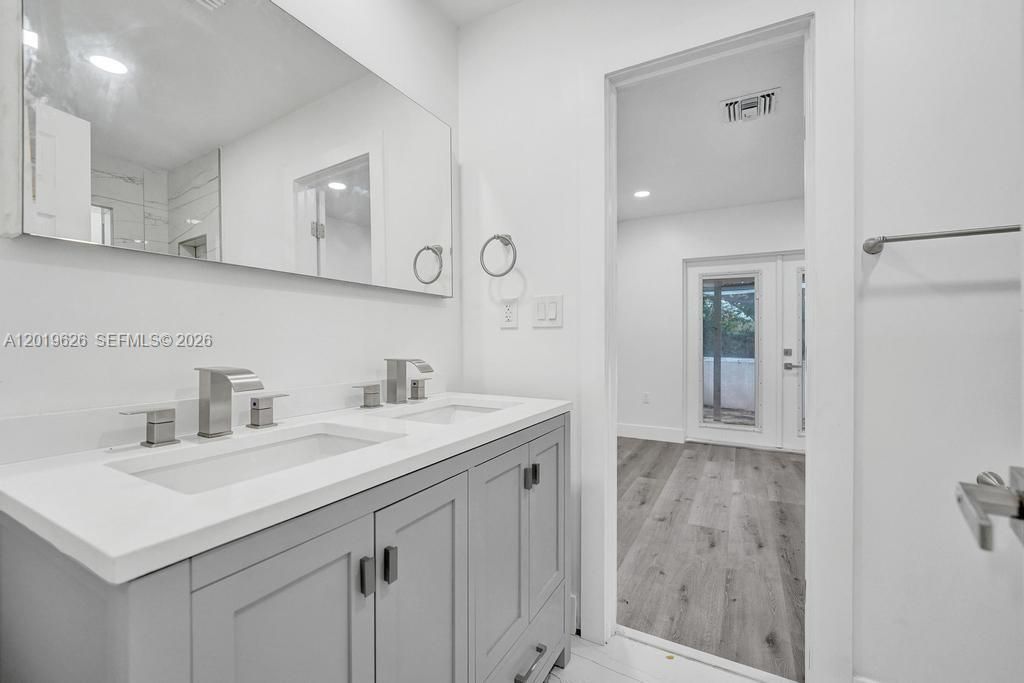 En Venta: $660,000 (3 camas, 2 baños, 1454 Pies cuadrados)