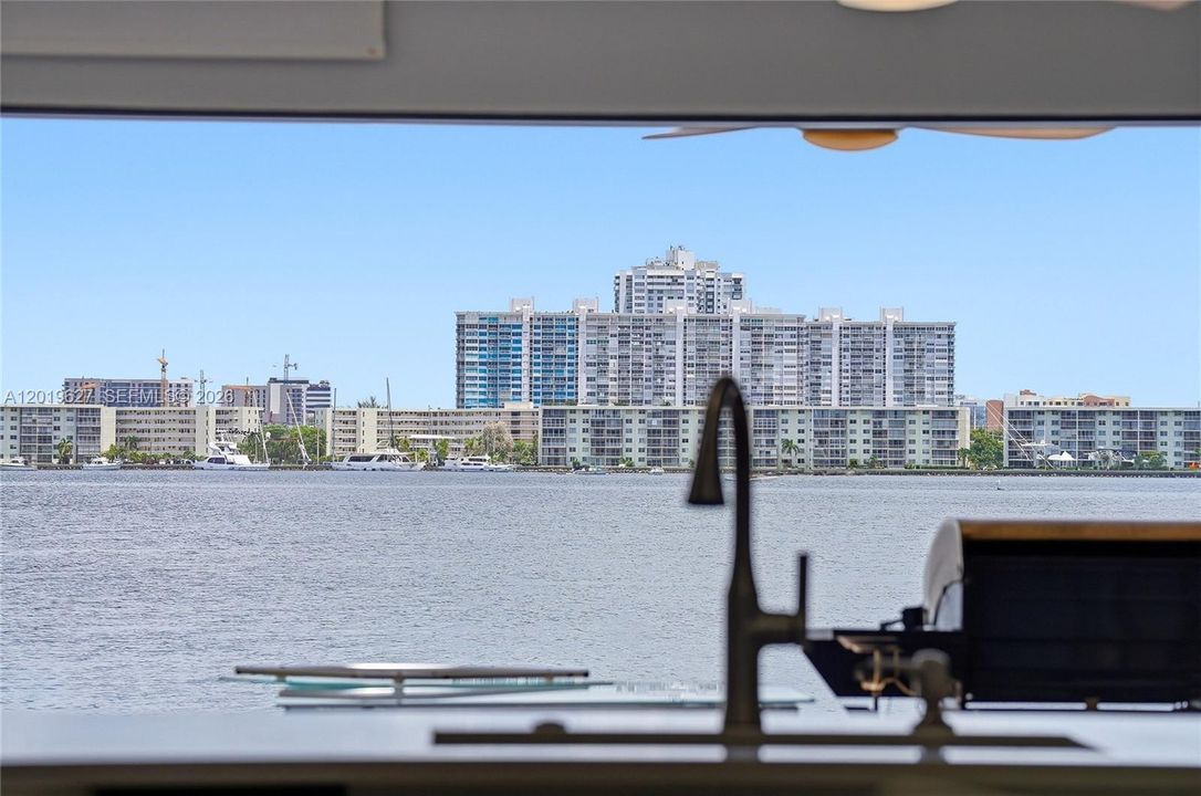 На продажу: $795,000 (2 спален, 3 ванн, 1550 Квадратных фут)