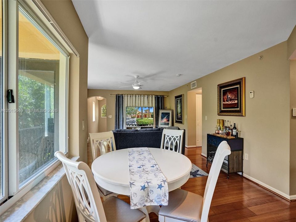Active With Contract: $250,000 (2 beds, 2 baths, 1147 Square Feet)