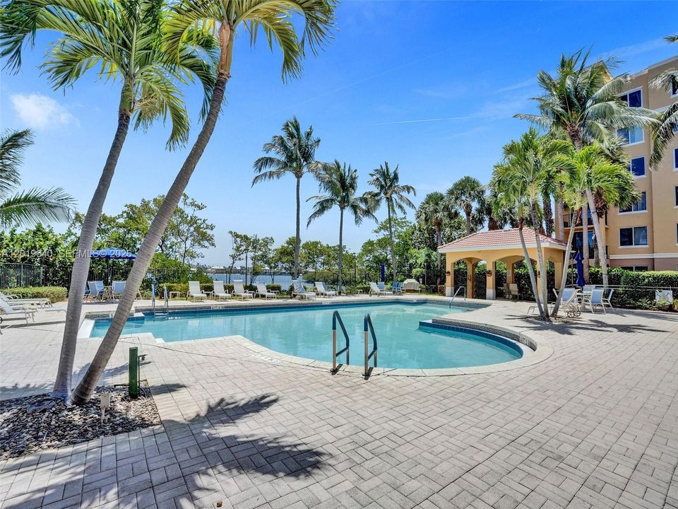 Active With Contract: $250,000 (2 beds, 2 baths, 1147 Square Feet)