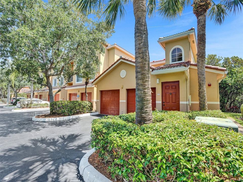 Active With Contract: $250,000 (2 beds, 2 baths, 1147 Square Feet)