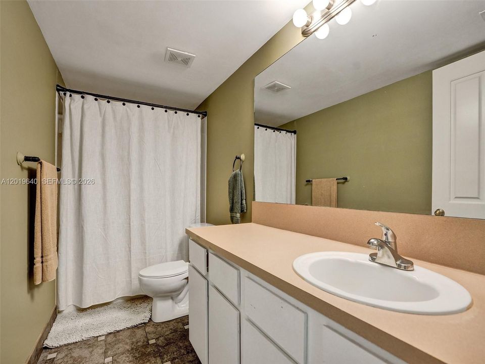 Active With Contract: $250,000 (2 beds, 2 baths, 1147 Square Feet)