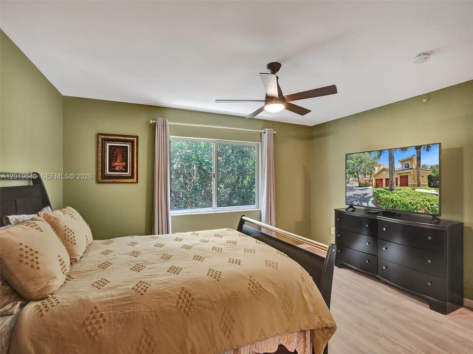 Active With Contract: $250,000 (2 beds, 2 baths, 1147 Square Feet)
