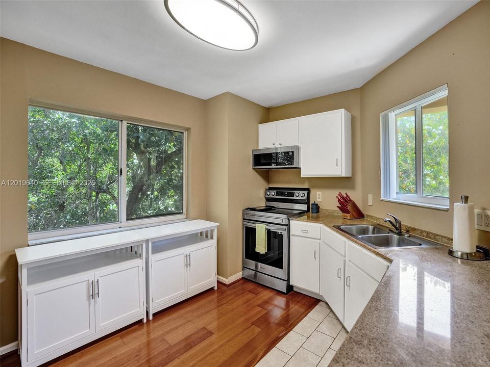 Active With Contract: $250,000 (2 beds, 2 baths, 1147 Square Feet)