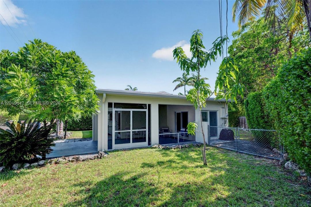 En Venta: $599,000 (0.13 acres)