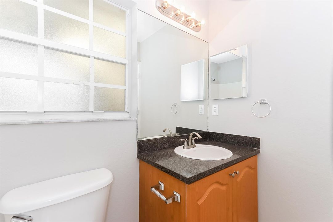 1006519.459 SW Laconic Avenue - Bathroom