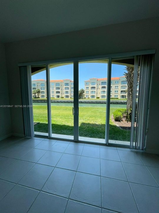 For Sale: $438,900 (2 beds, 2 baths, 1989 Square Feet)