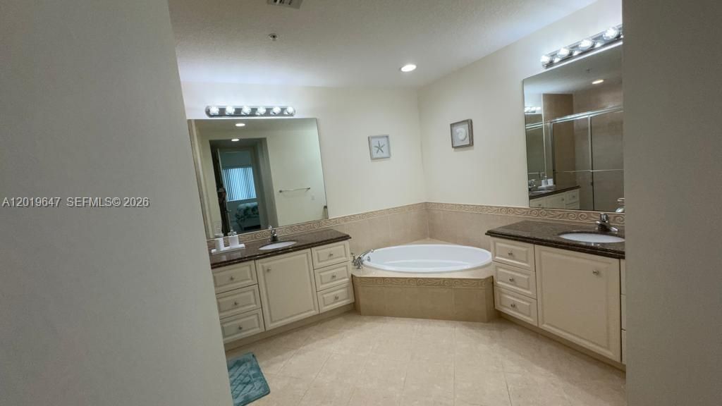 For Sale: $438,900 (2 beds, 2 baths, 1989 Square Feet)