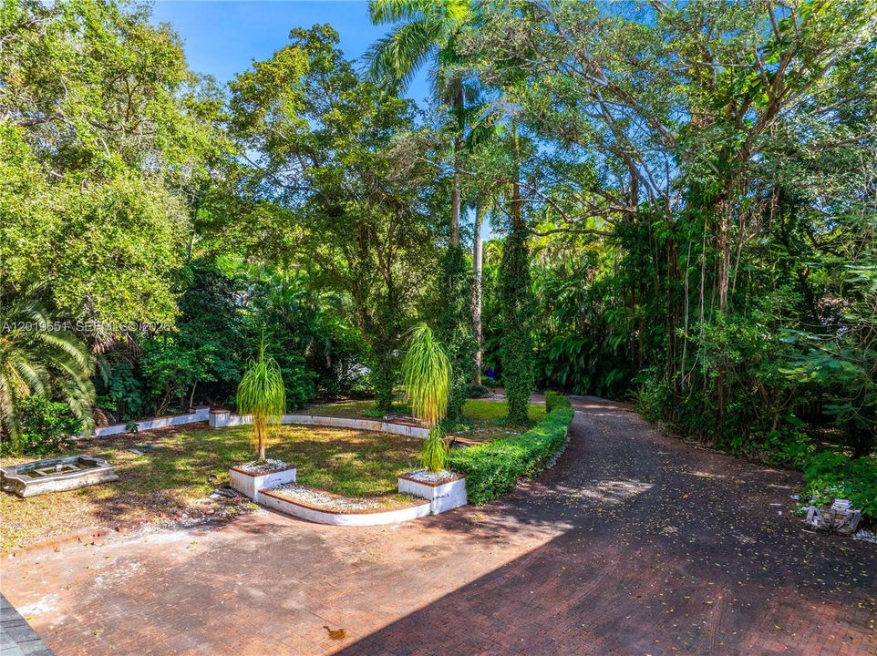 For Sale: $10,900,000 (7 beds, 7 baths, 3798 Square Feet)