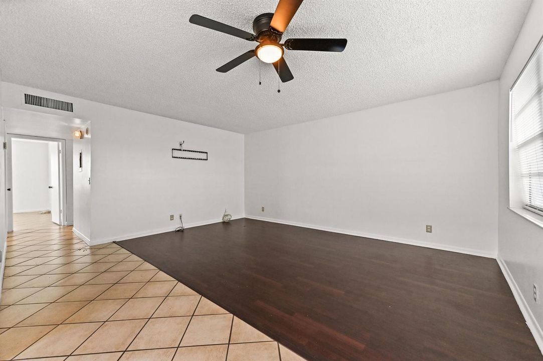 06 Living room 02