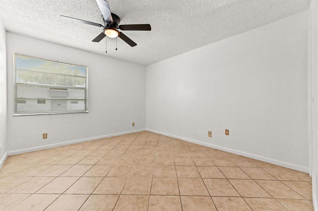 16 Bedroom 01