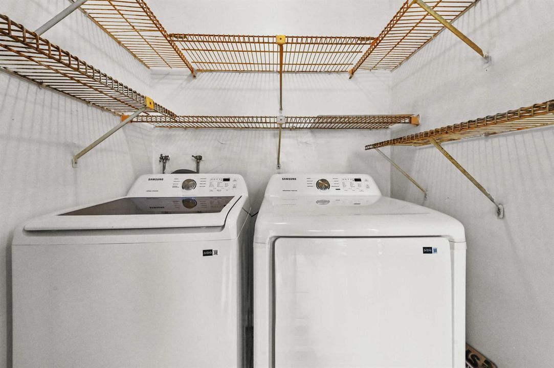 24 Laundry room 01