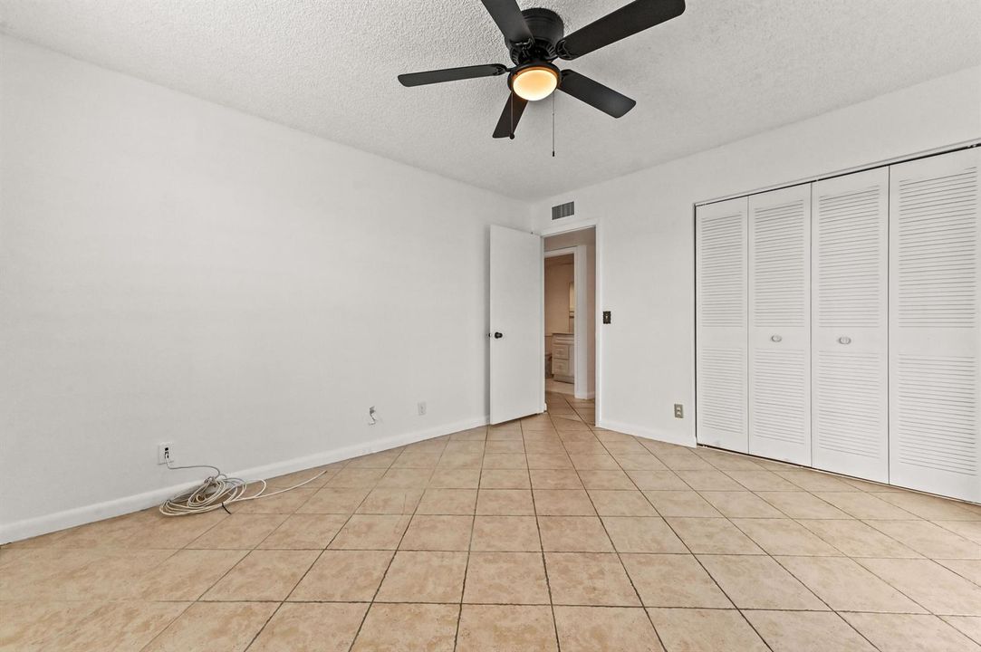 21 Bedroom 06