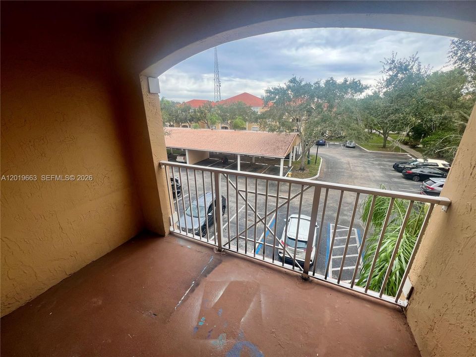 For Sale: $186,900 (1 beds, 1 baths, 846 Square Feet)