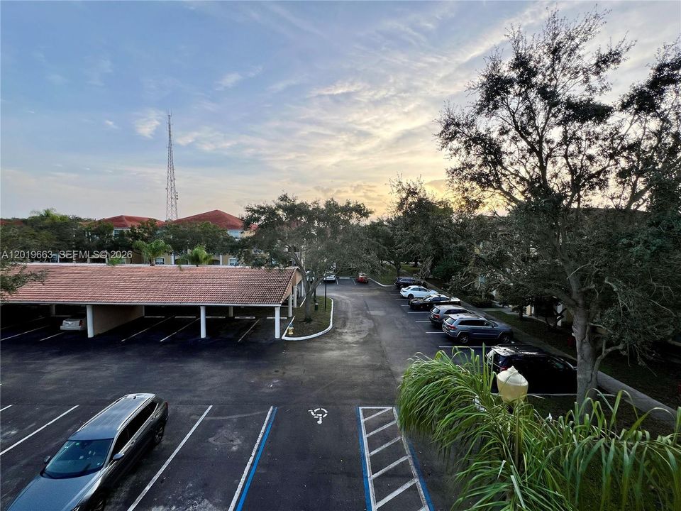 For Sale: $186,900 (1 beds, 1 baths, 846 Square Feet)