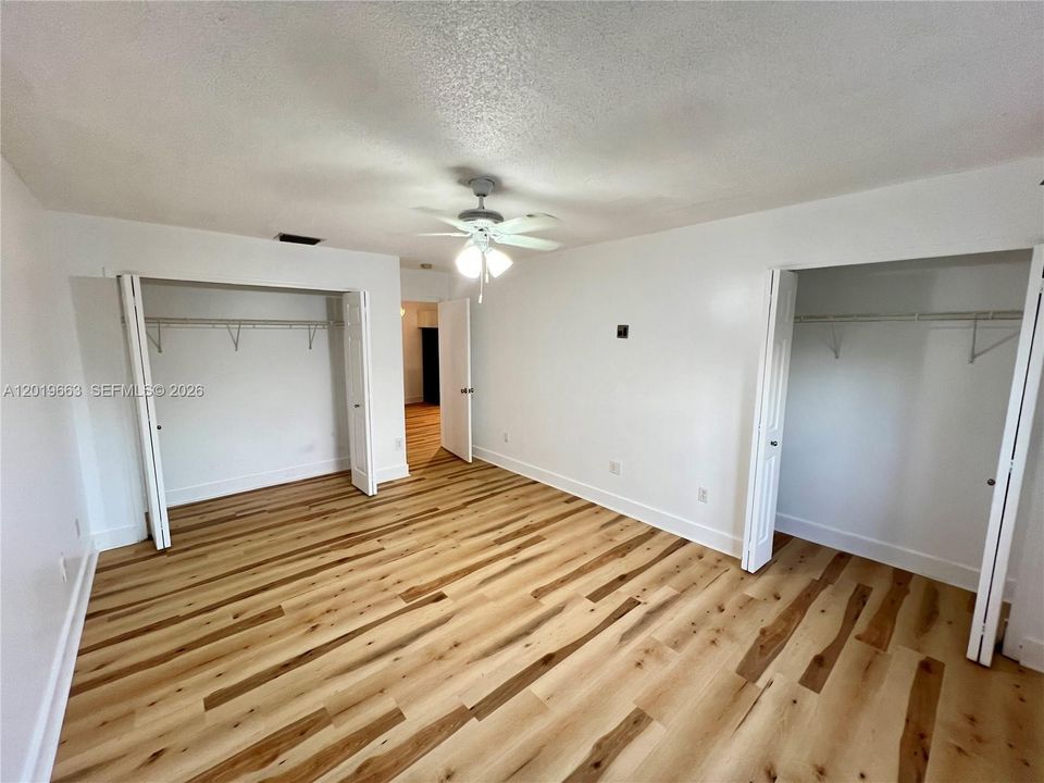 For Sale: $186,900 (1 beds, 1 baths, 846 Square Feet)