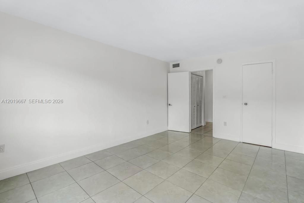 For Sale: $149,900 (1 beds, 1 baths, 730 Square Feet)