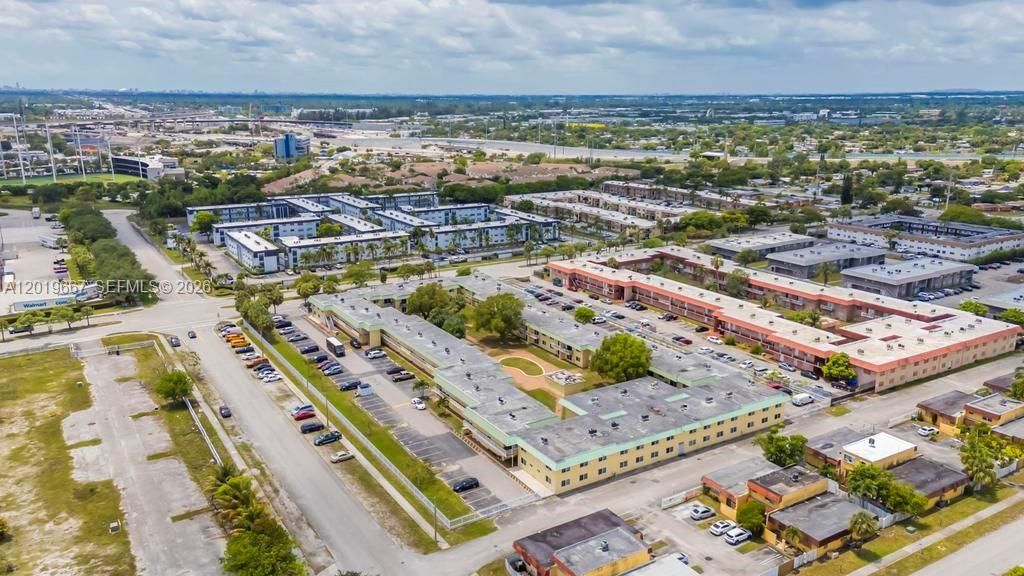 For Sale: $149,900 (1 beds, 1 baths, 730 Square Feet)