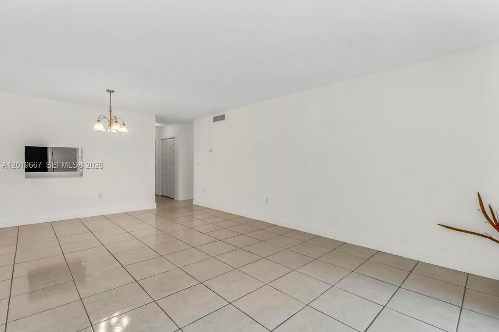 For Sale: $149,900 (1 beds, 1 baths, 730 Square Feet)