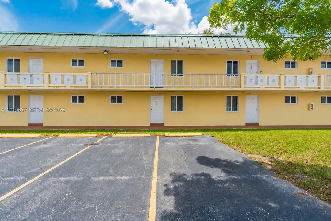 For Sale: $149,900 (1 beds, 1 baths, 730 Square Feet)