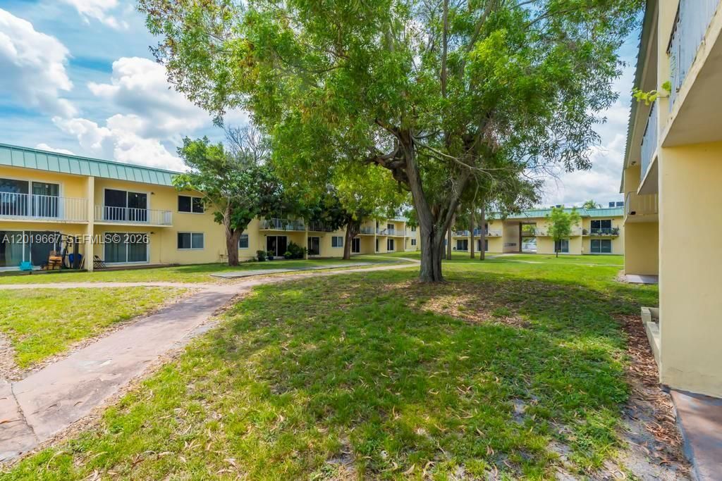 For Sale: $149,900 (1 beds, 1 baths, 730 Square Feet)