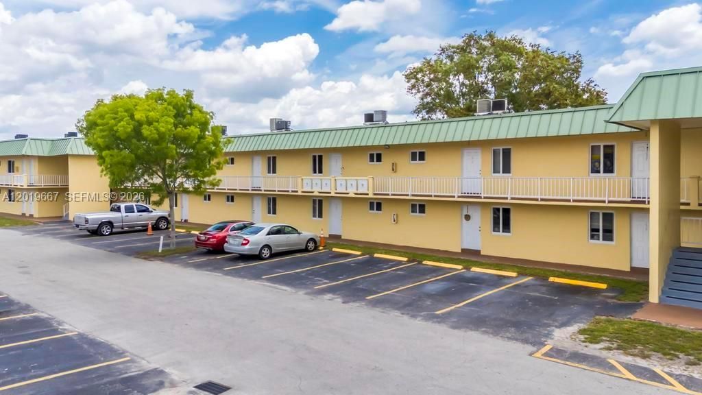 For Sale: $149,900 (1 beds, 1 baths, 730 Square Feet)