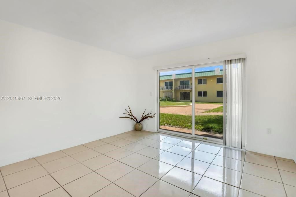 For Sale: $149,900 (1 beds, 1 baths, 730 Square Feet)