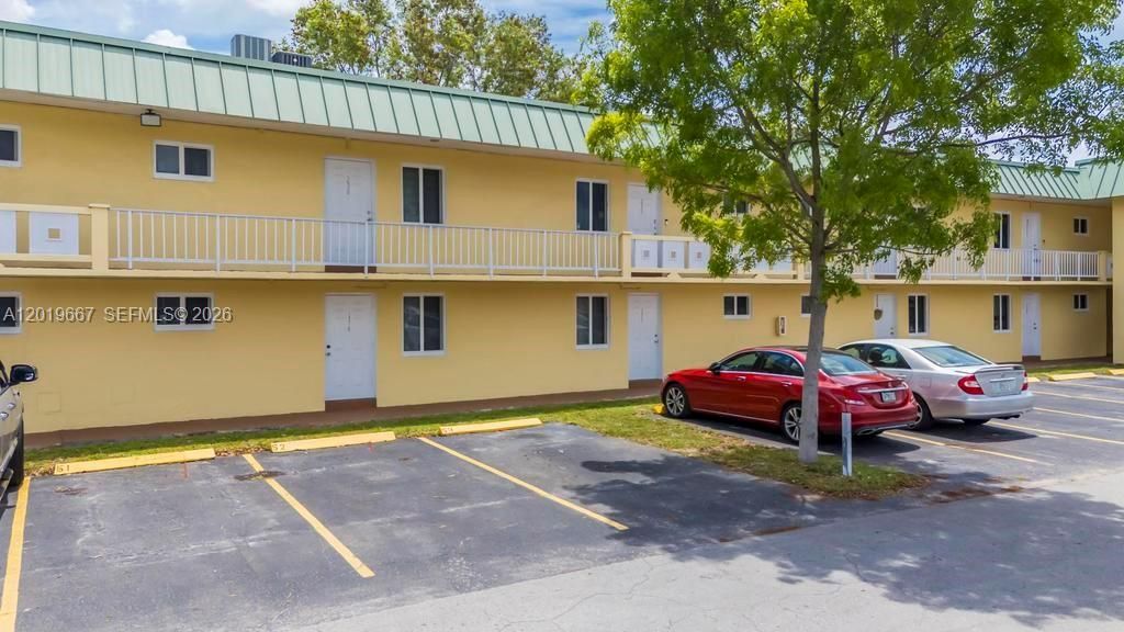 For Sale: $149,900 (1 beds, 1 baths, 730 Square Feet)