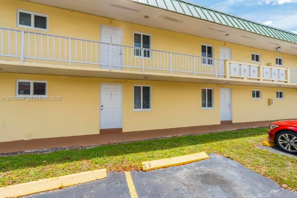 For Sale: $149,900 (1 beds, 1 baths, 730 Square Feet)