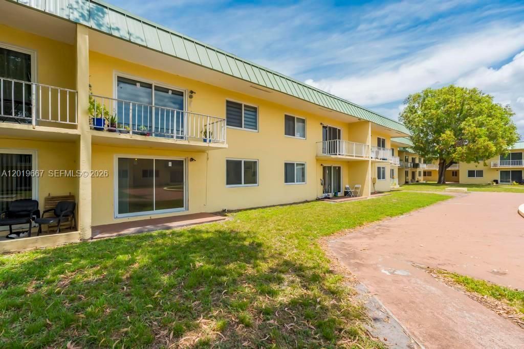 For Sale: $149,900 (1 beds, 1 baths, 730 Square Feet)