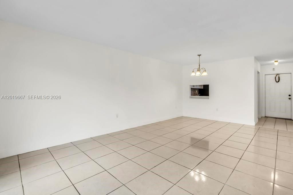 For Sale: $149,900 (1 beds, 1 baths, 730 Square Feet)