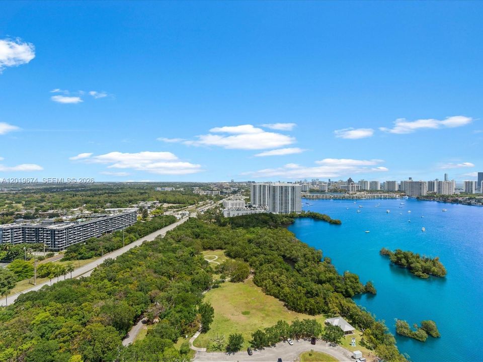 For Sale: $715,000 (2 beds, 2 baths, 1119 Square Feet)